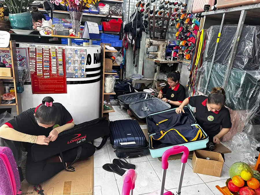 Phúc Quang Bags giúp “hồi sinh” chiếc túi thân quen – để nó tiếp tục đồng hành cùng bạn trên mọi hành trình, bền bỉ và đầy kỷ niệm.