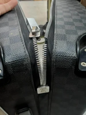 Khóa vali bị kẹt