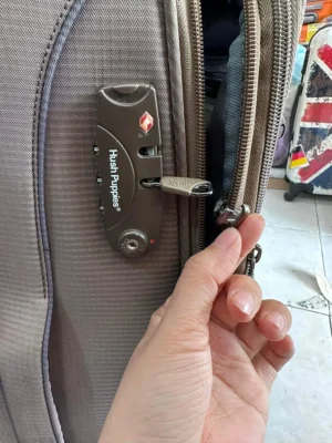 Cách sửa khóa vali bị gãy