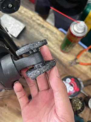 Sửa bánh xe vali kéo