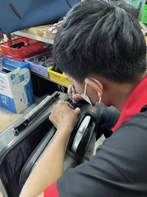 Cách thay tay cầm vali